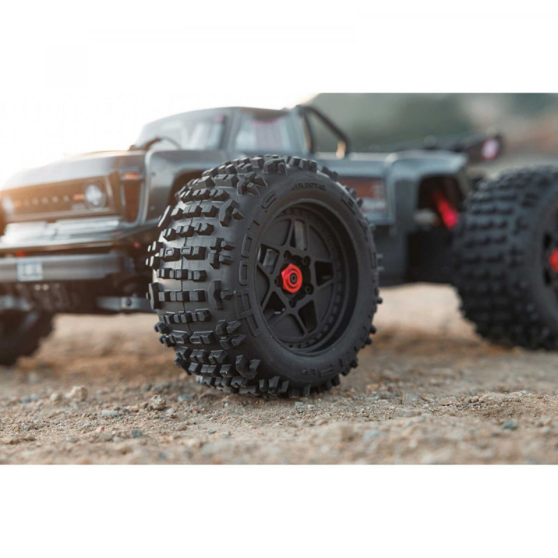 Радиоуправляемый монстр ARRMA 1/10 OUTCAST 4S 4X4 RTR BRUSHLESS STUNT TRUCK, GUN METAL ARA4410V2T3